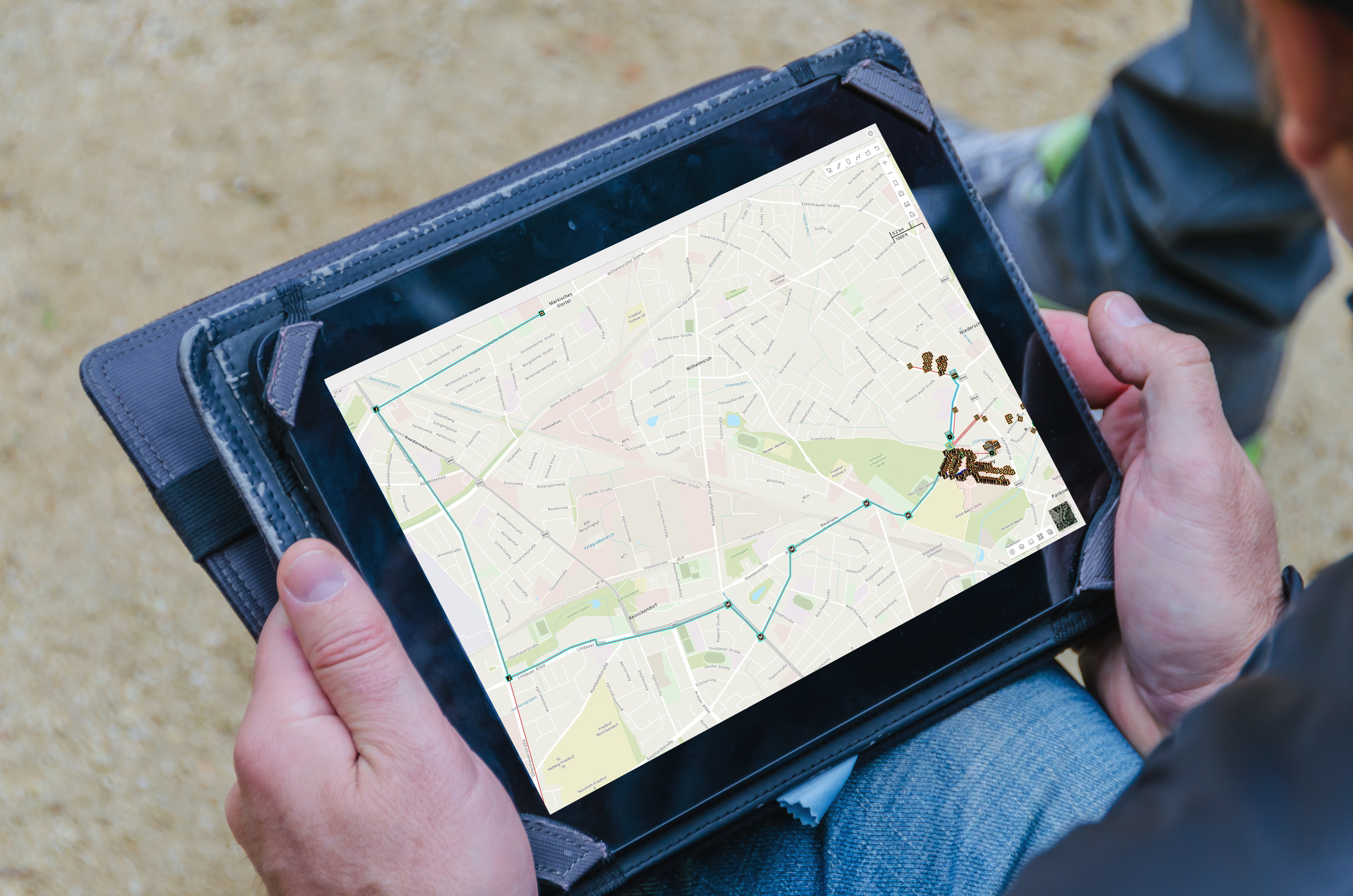 Man holding Tablet with FNT Geo Maps